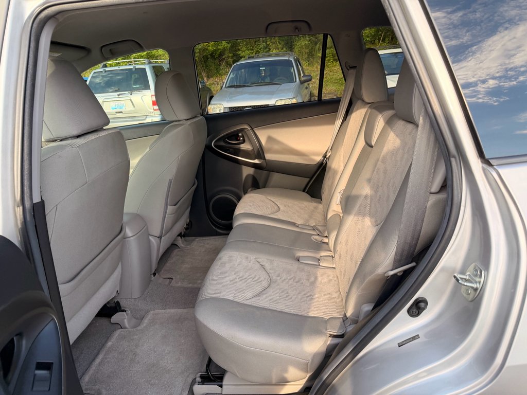 Used 2012 Classic Silver Metallic Toyota Base image 7