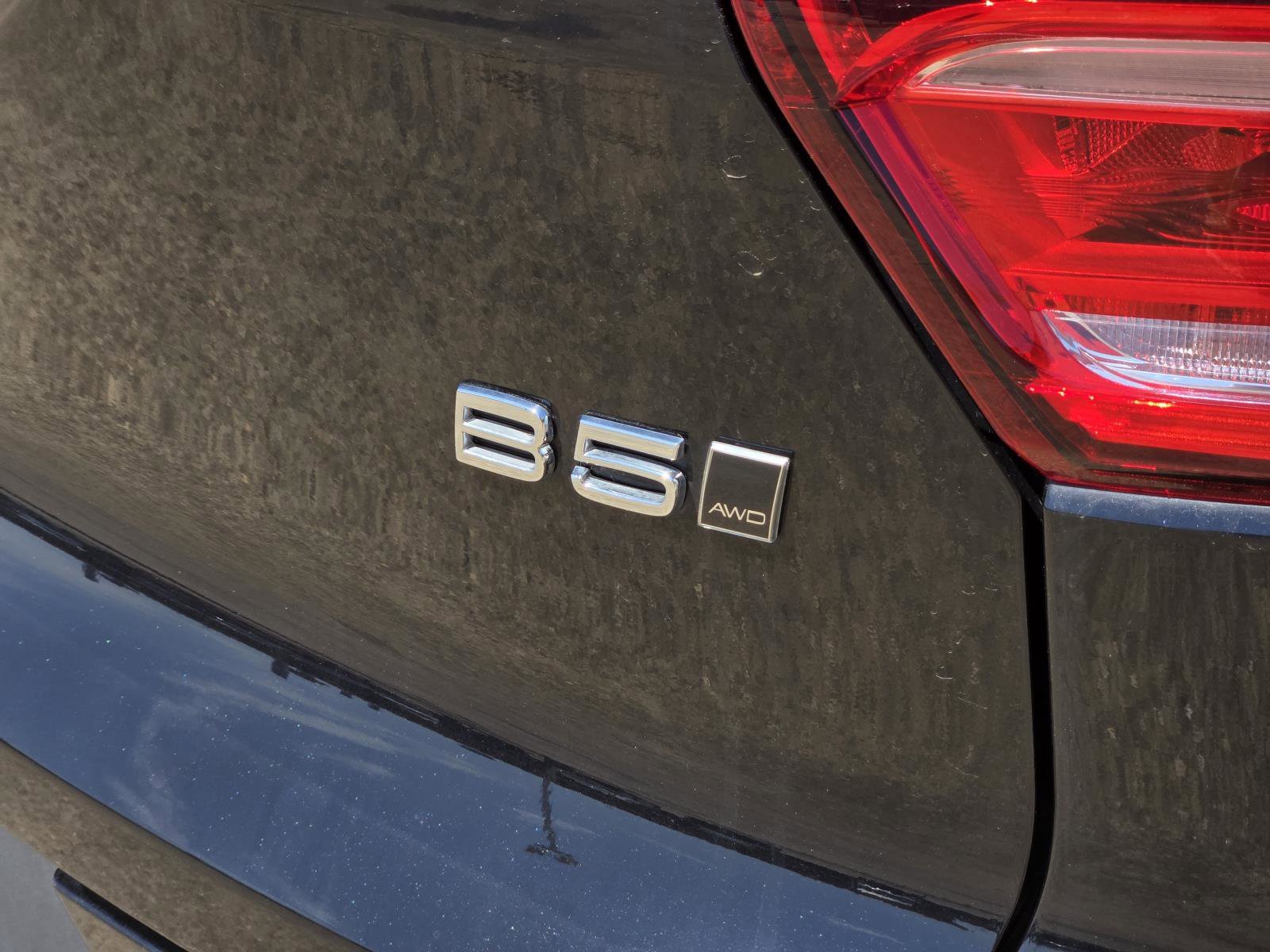 Used 2025 Black Volvo Plus Dark Theme image 9