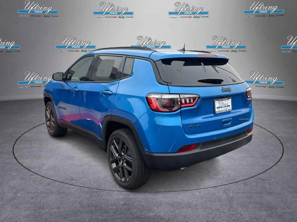 New 2026 Hydro Blue Pearlcoat Jeep Latitude Altitude image 5