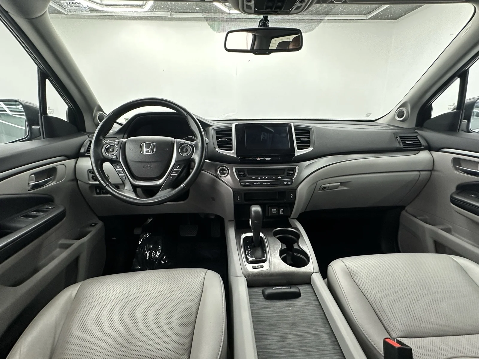 Used 2019 Forest Mist Metallic Honda RTL-T AWD image 13