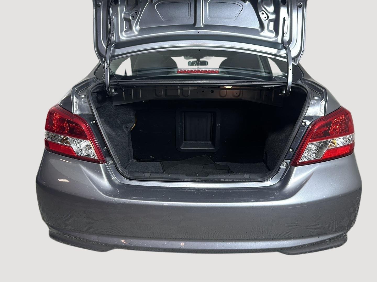 Used 2019 Mercury Gray Metallic Mitsubishi ES image 21