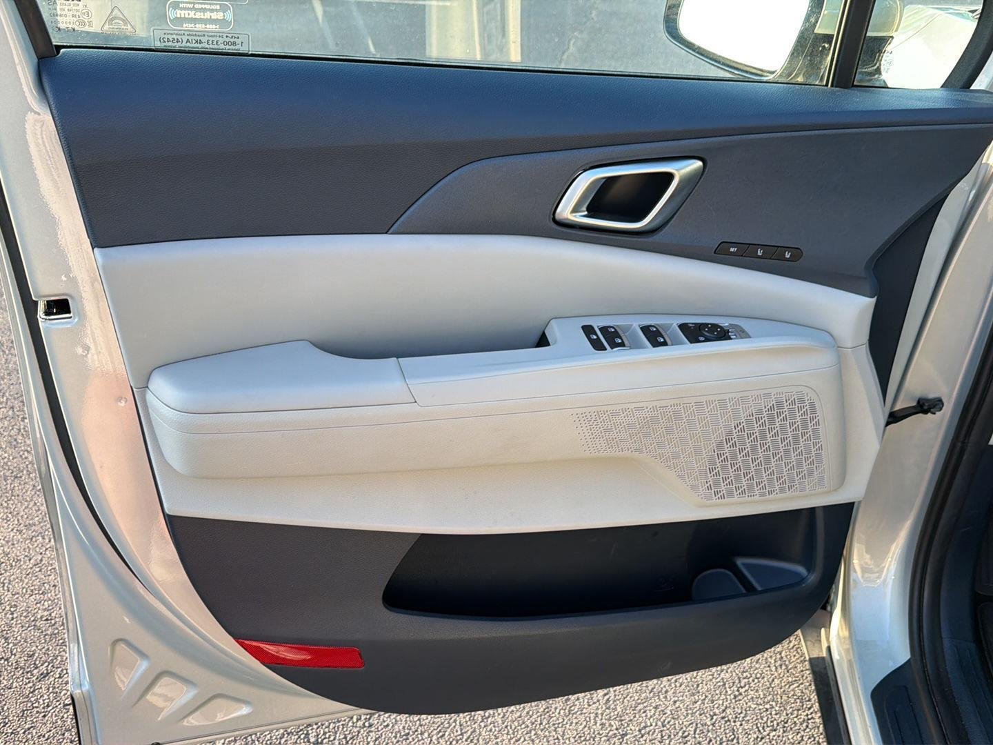 Used 2025 Ivory Silver Gloss Kia SX image 16