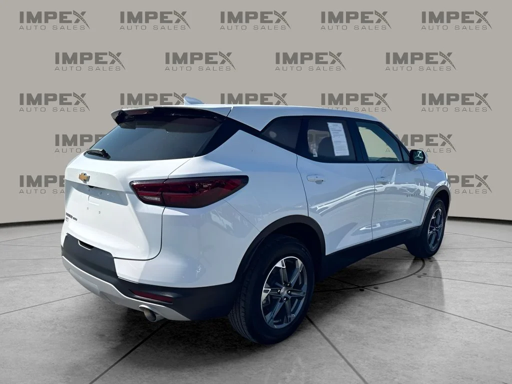 Used 2025 White Chevrolet LT image 5