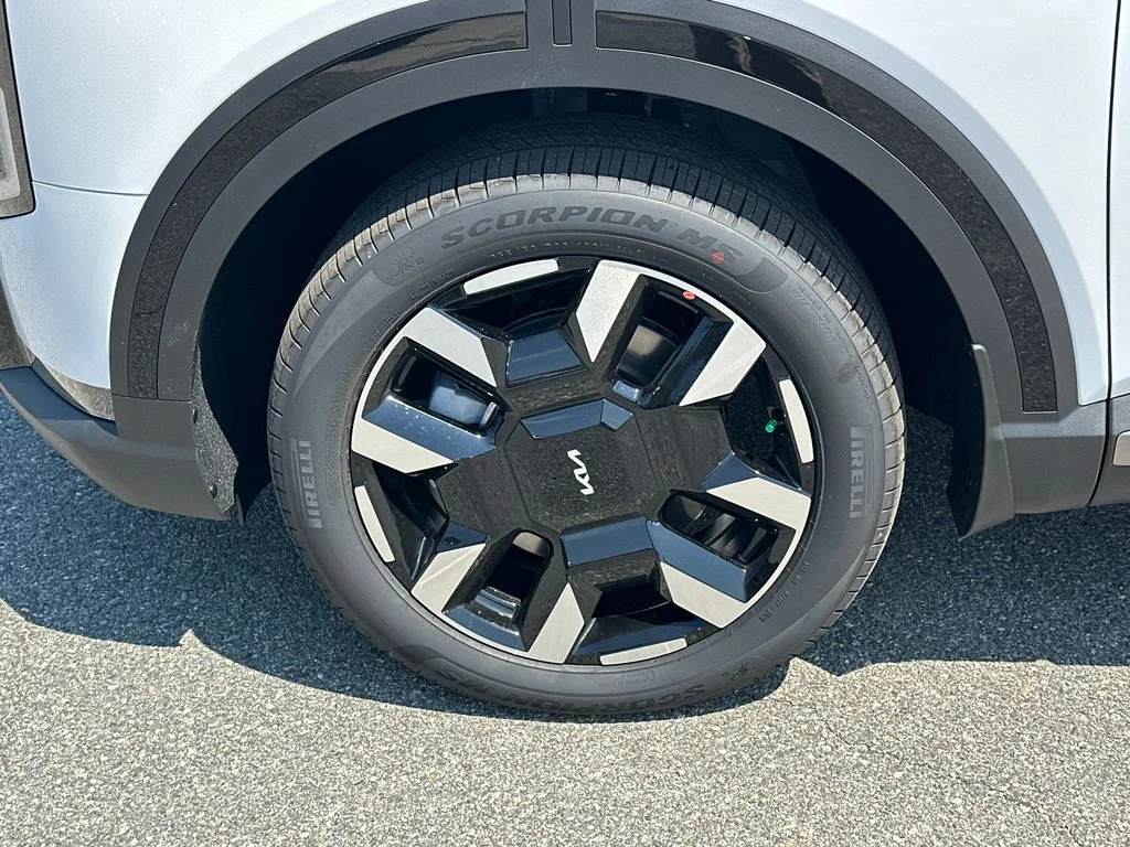 New 2027 White Kia S image 11