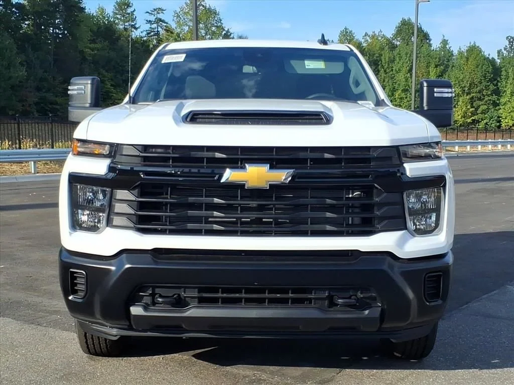 New 2026 Summit White Chevrolet WT image 30