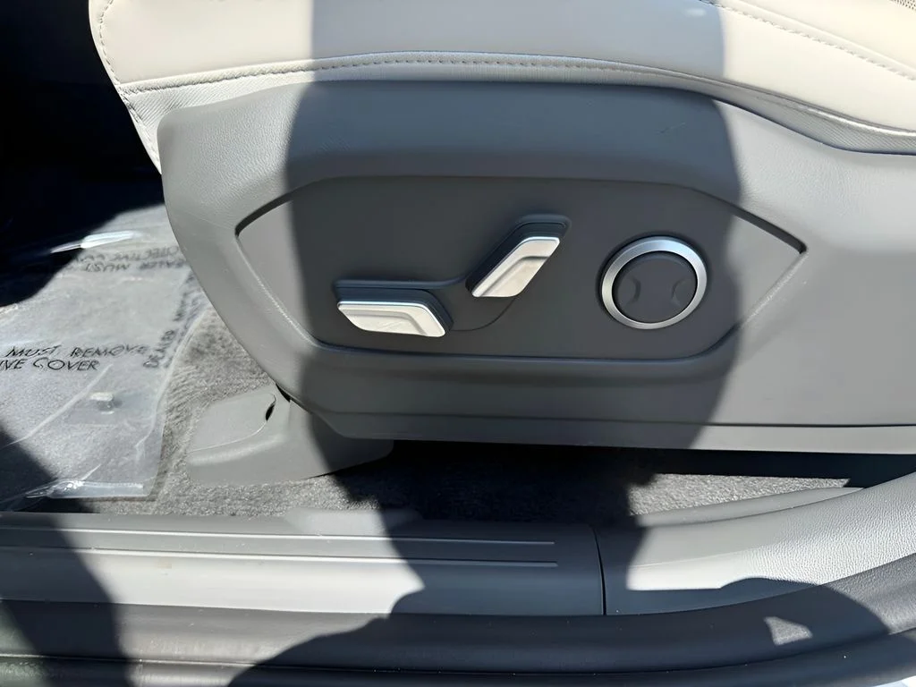 Used 2026 White Hyundai SEL image 10