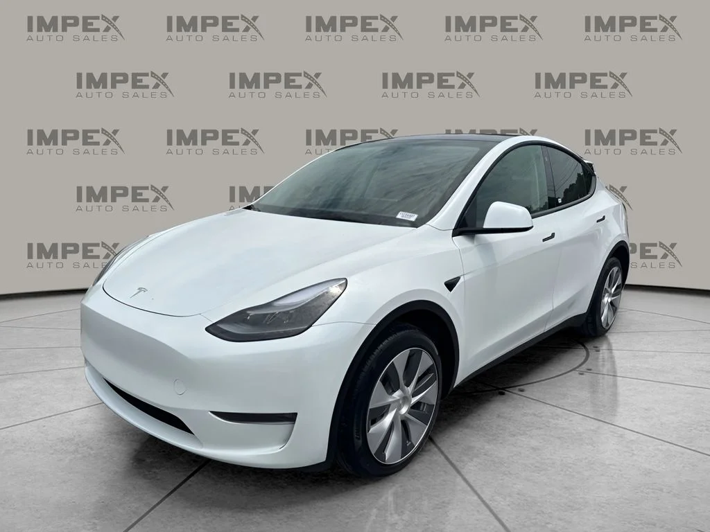 Used 2023 White Tesla Long Range image 1