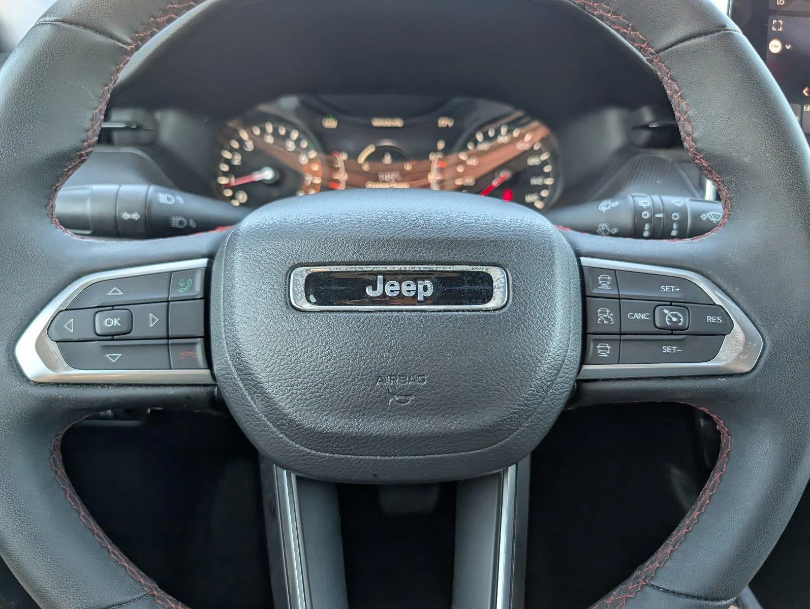 Used 2025 Silver Zynith Metallic Clearcoat Jeep Trailhawk image 22