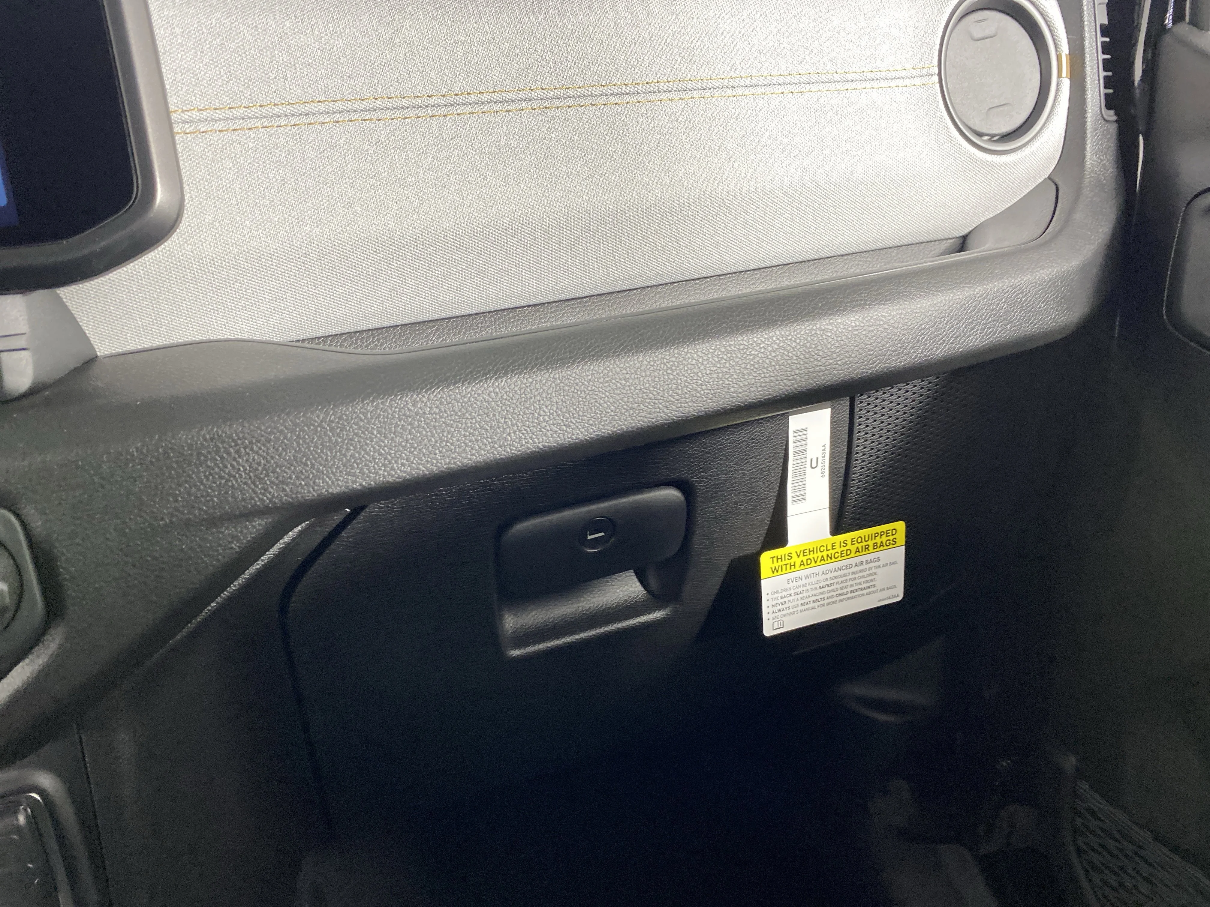 New 2026 Black Clear-Coat Exterior Paint Jeep Sport S image 28
