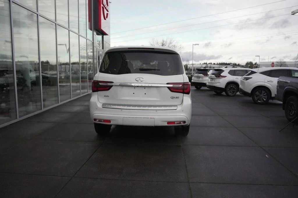 Used 2024 Moonstone White INFINITI LUXE image 5