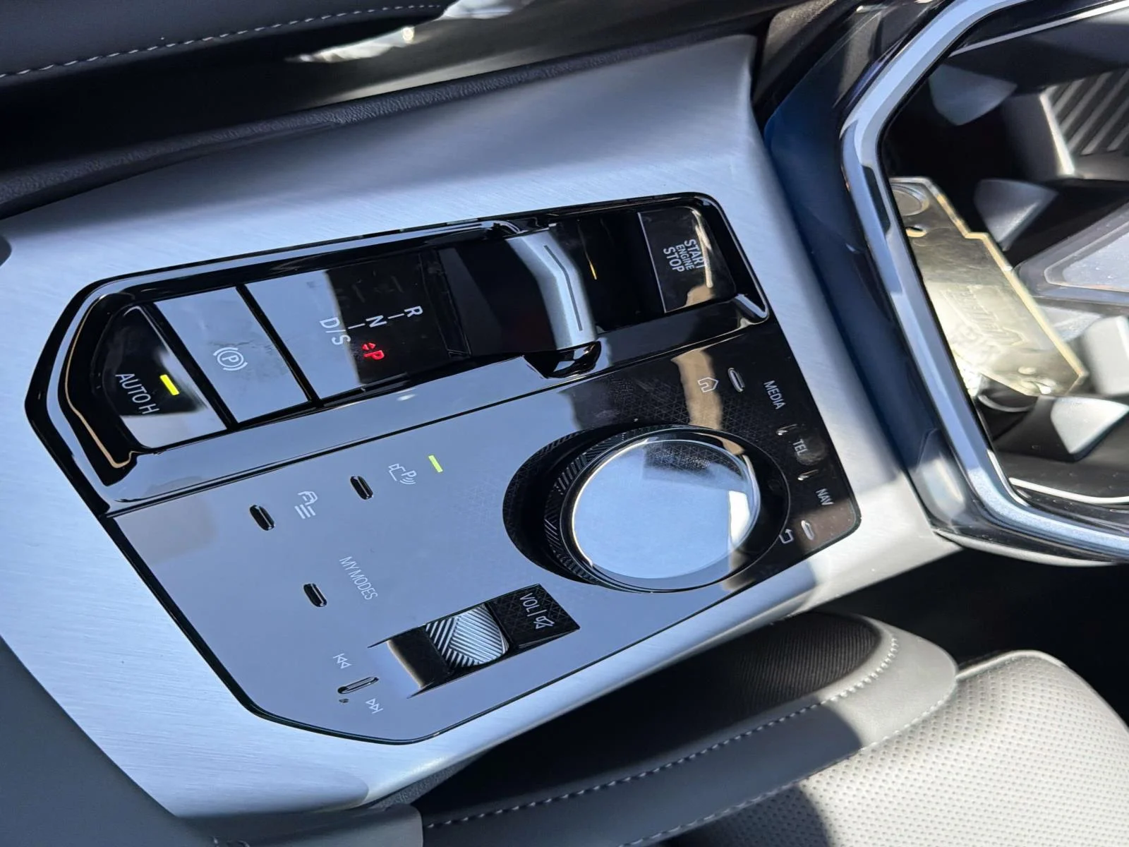 New 2026 Dune Grey Metallic BMW 30 xDrive image 24