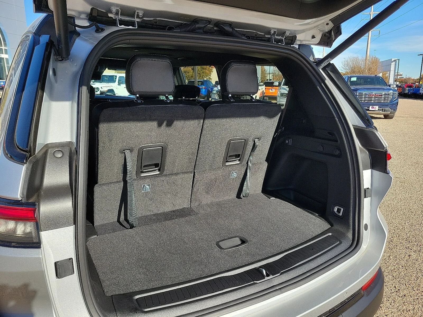 New 2025 Silver Zynith Jeep L LIMITED 4X4 image 8