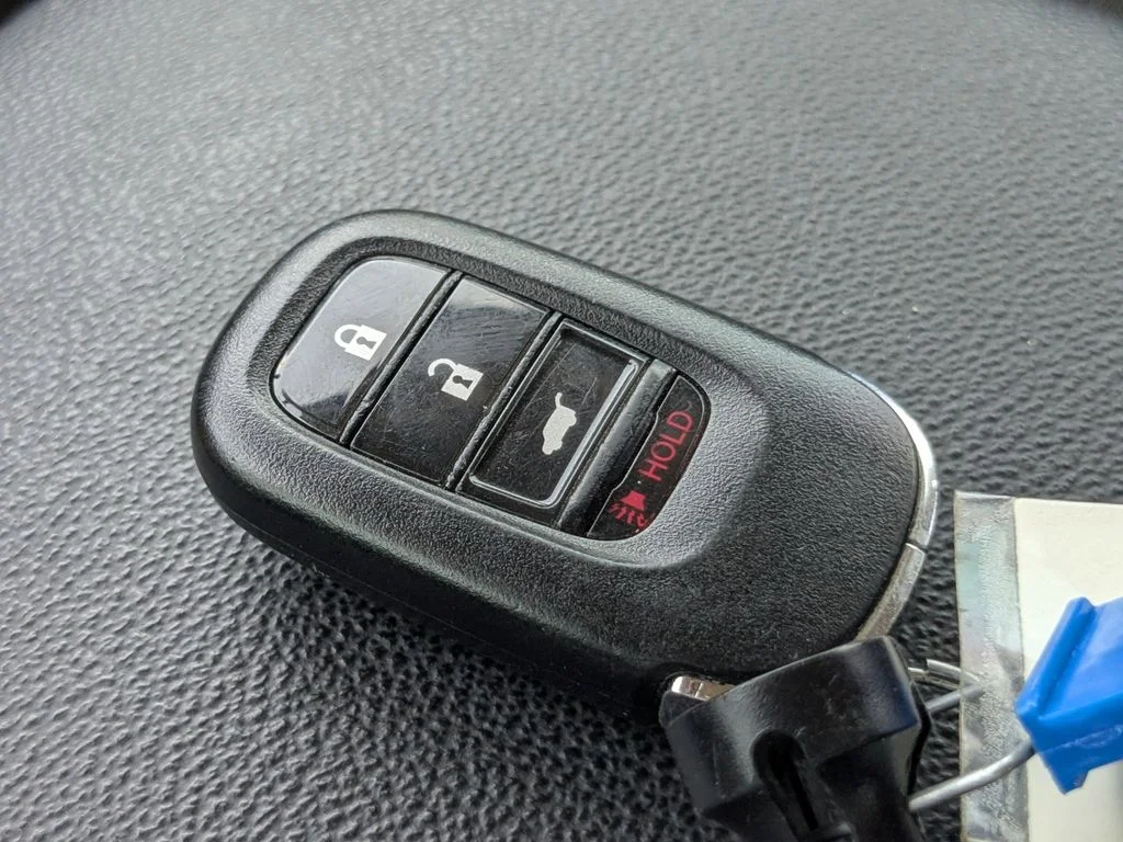 Used 2024  Honda LX image 29