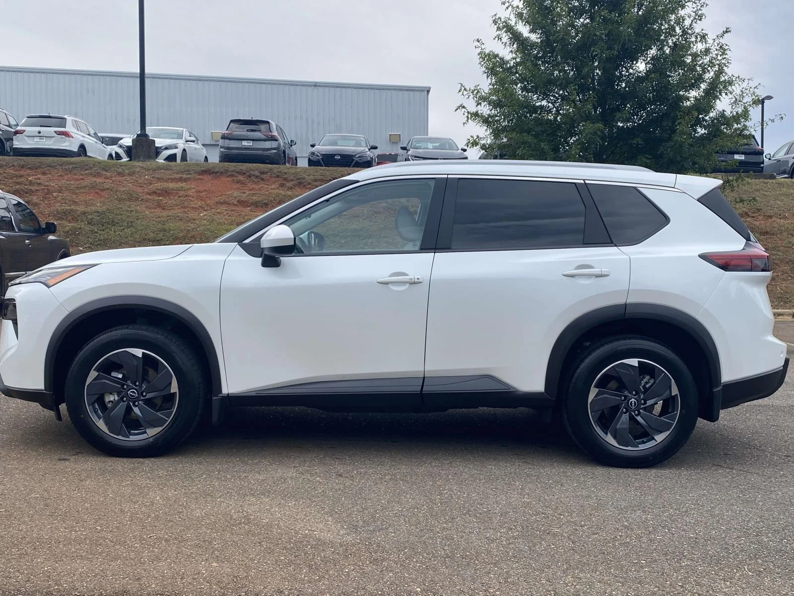Certified Used 2024 Everest White Pearl Nissan SV image 6