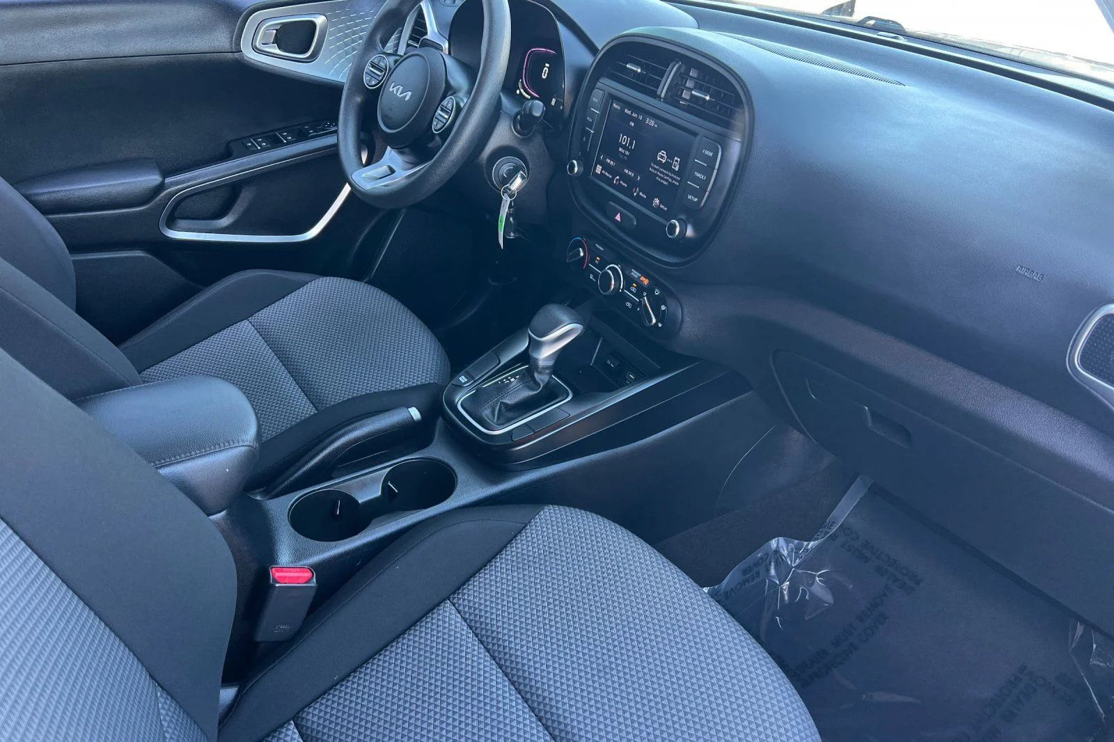 2025 Kia Soul LX - Photo 14