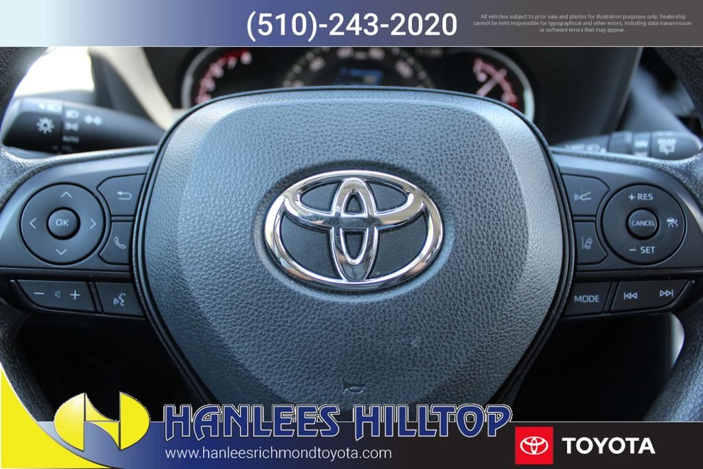2025 Toyota RAV4 XLE - Photo 25