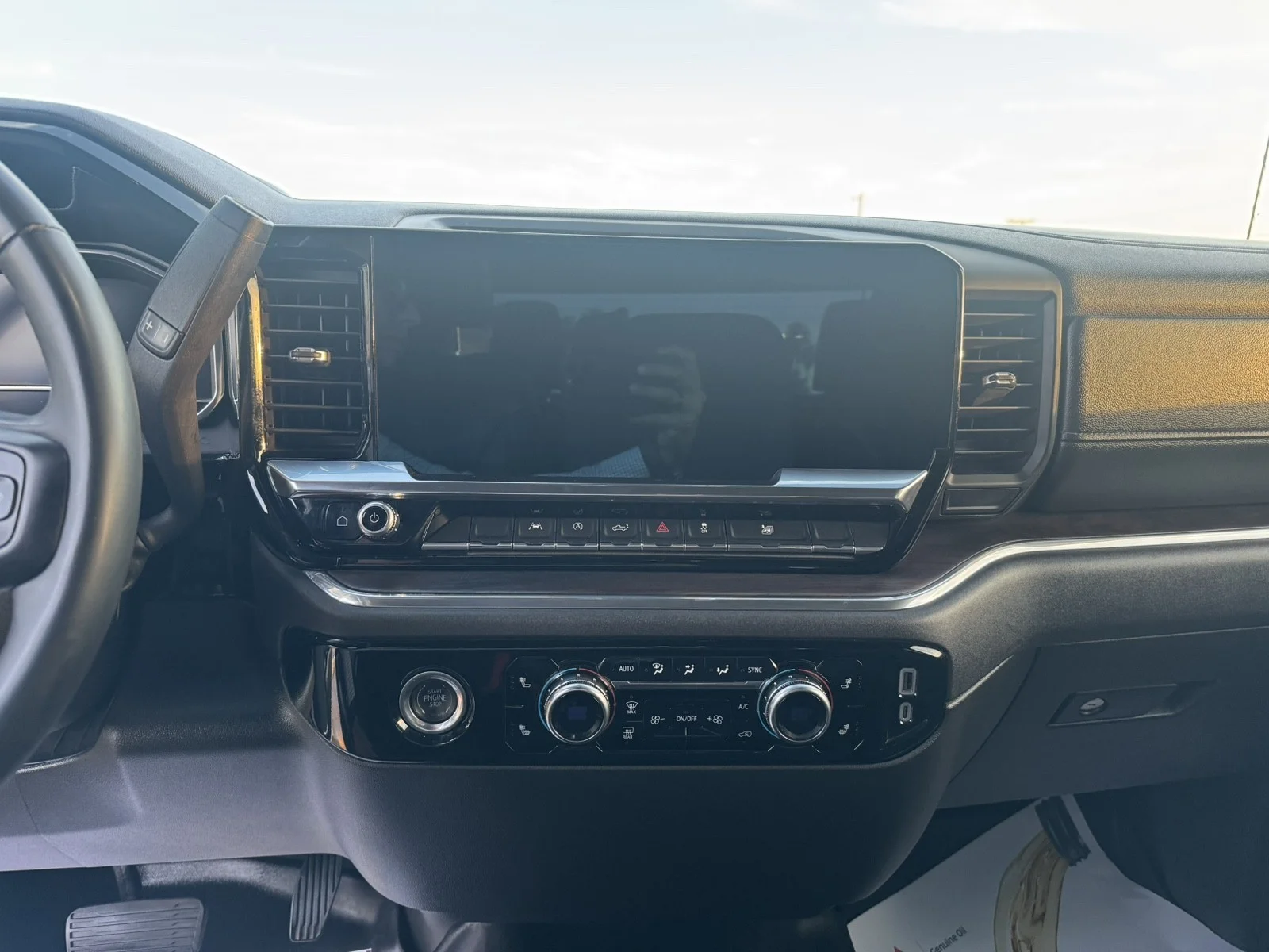 Used 2024 WHITE GMC SLT image 20