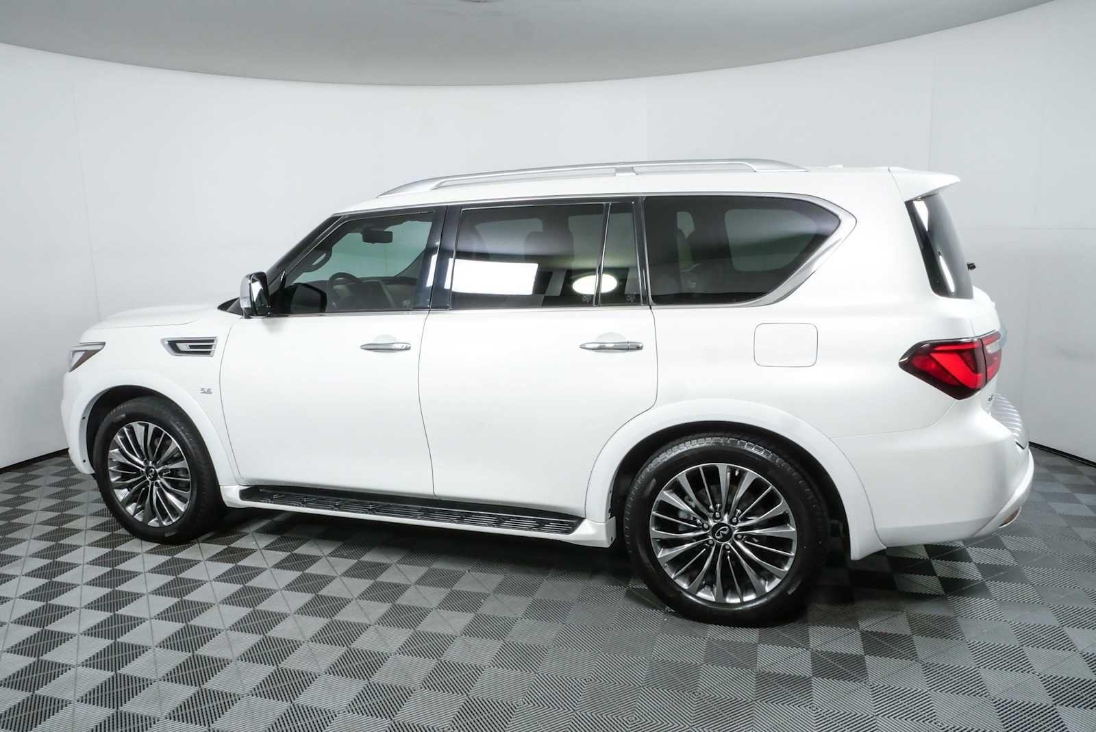 Used 2020 Moonstone White INFINITI LUXE image 30