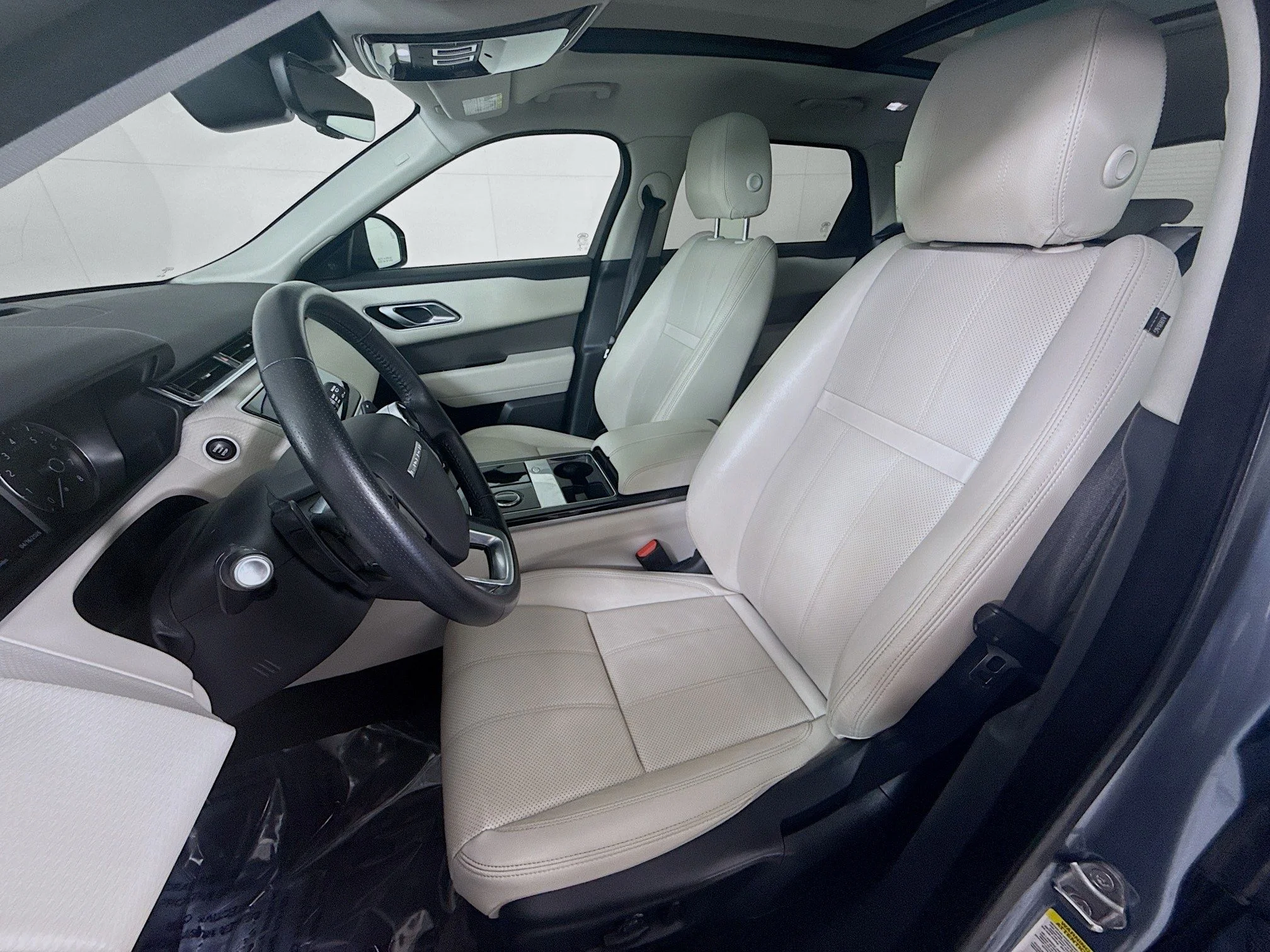 Used 2020 White Land Rover S image 5