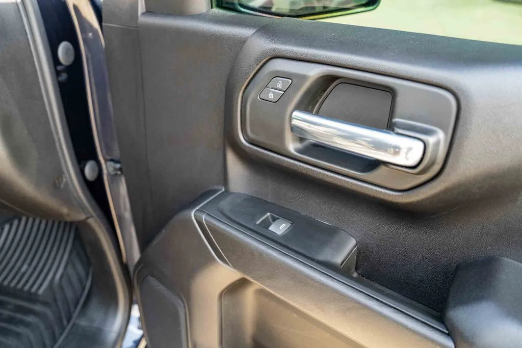 Used 2022 Gray Chevrolet Custom image 25