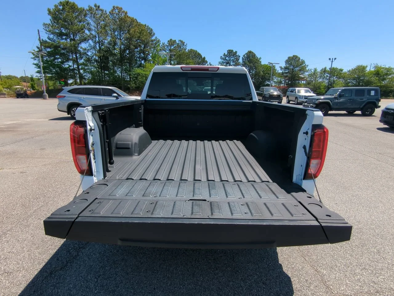 2024 GMC Sierra 1500 Elevation - Photo 12