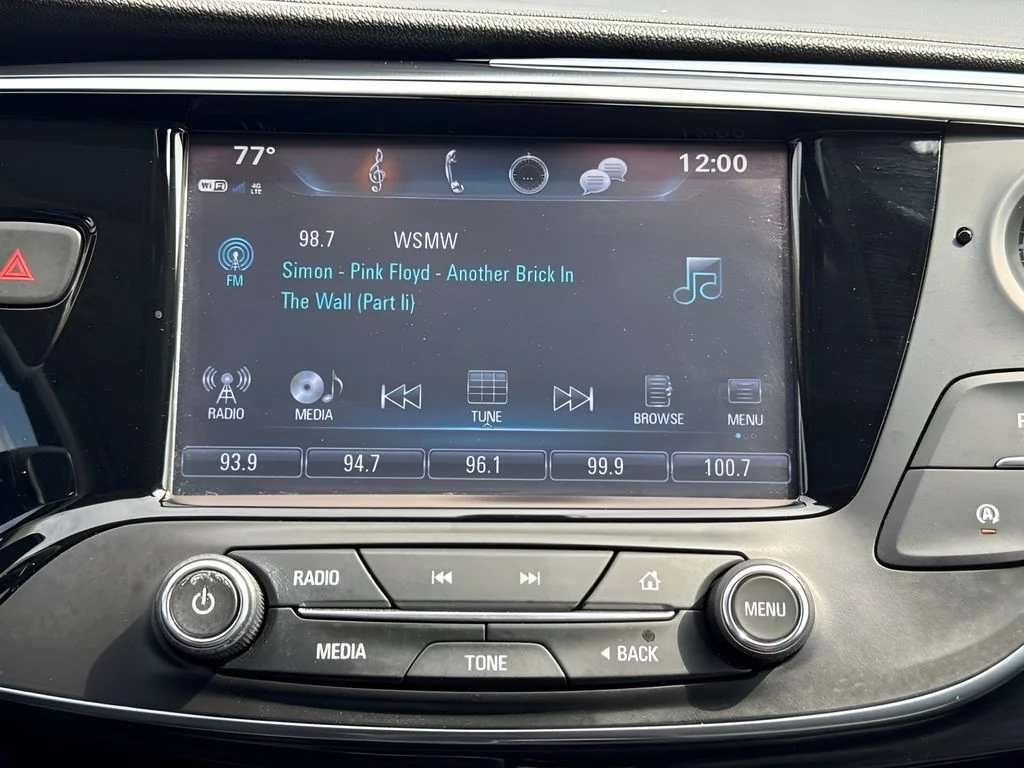 Used 2020 White Buick Essence image 9
