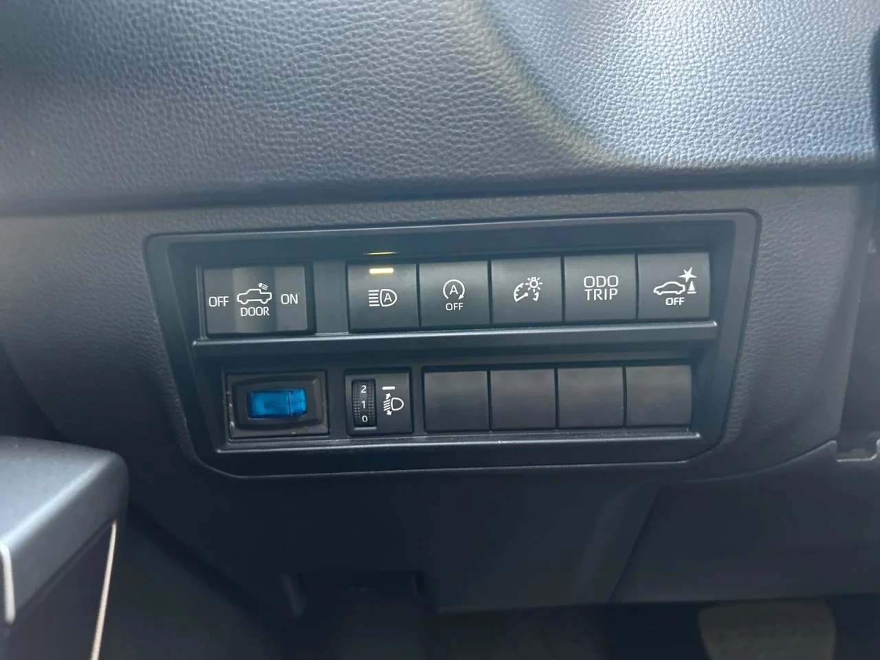 Used 2023 White Toyota SR5 image 13