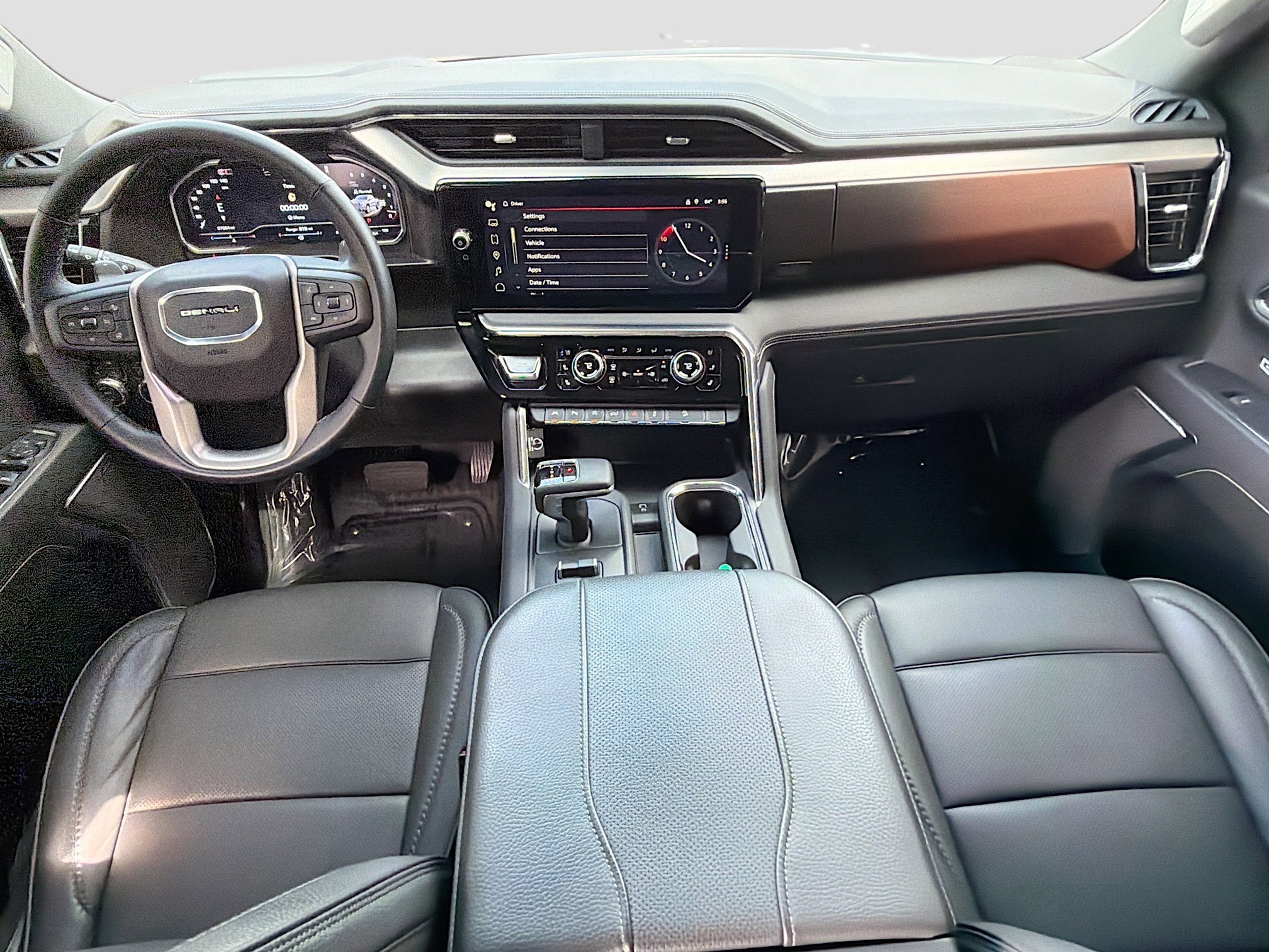 Used 2025 White Frost Tricoat GMC Denali image 15