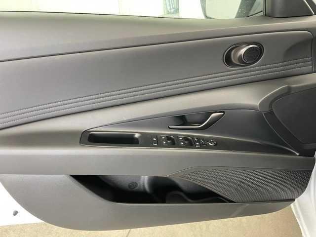 2025 Hyundai Elantra Blue - Photo 13