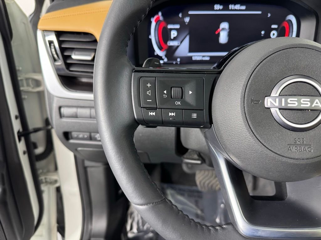 Used 2023 Pearl White Tricoat Nissan Platinum image 17