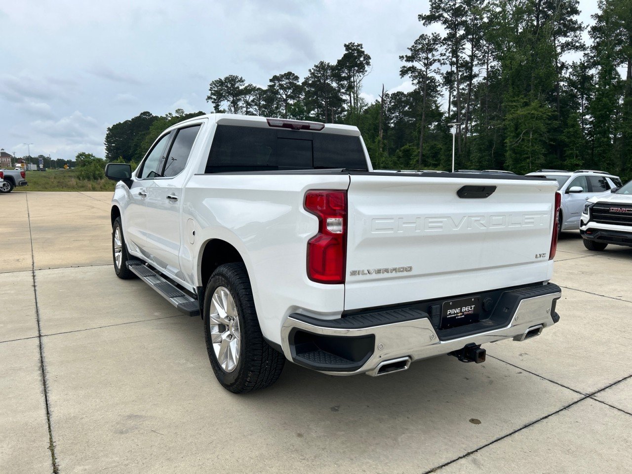 Used 2021 SUMMIT WHITE Chevrolet LTZ image 4