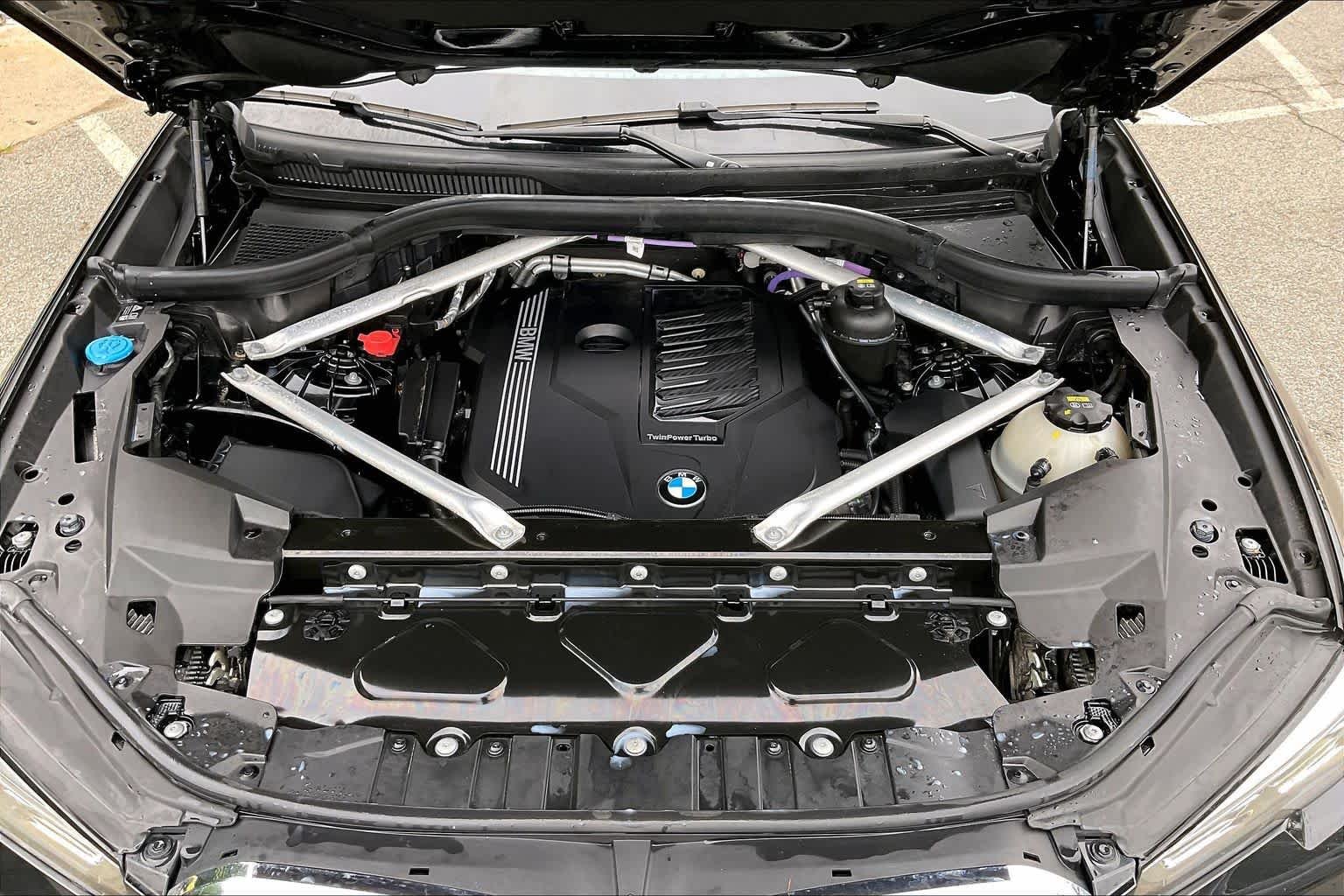 Used 2022 Black Sapphire Metallic BMW xDrive40i image 29
