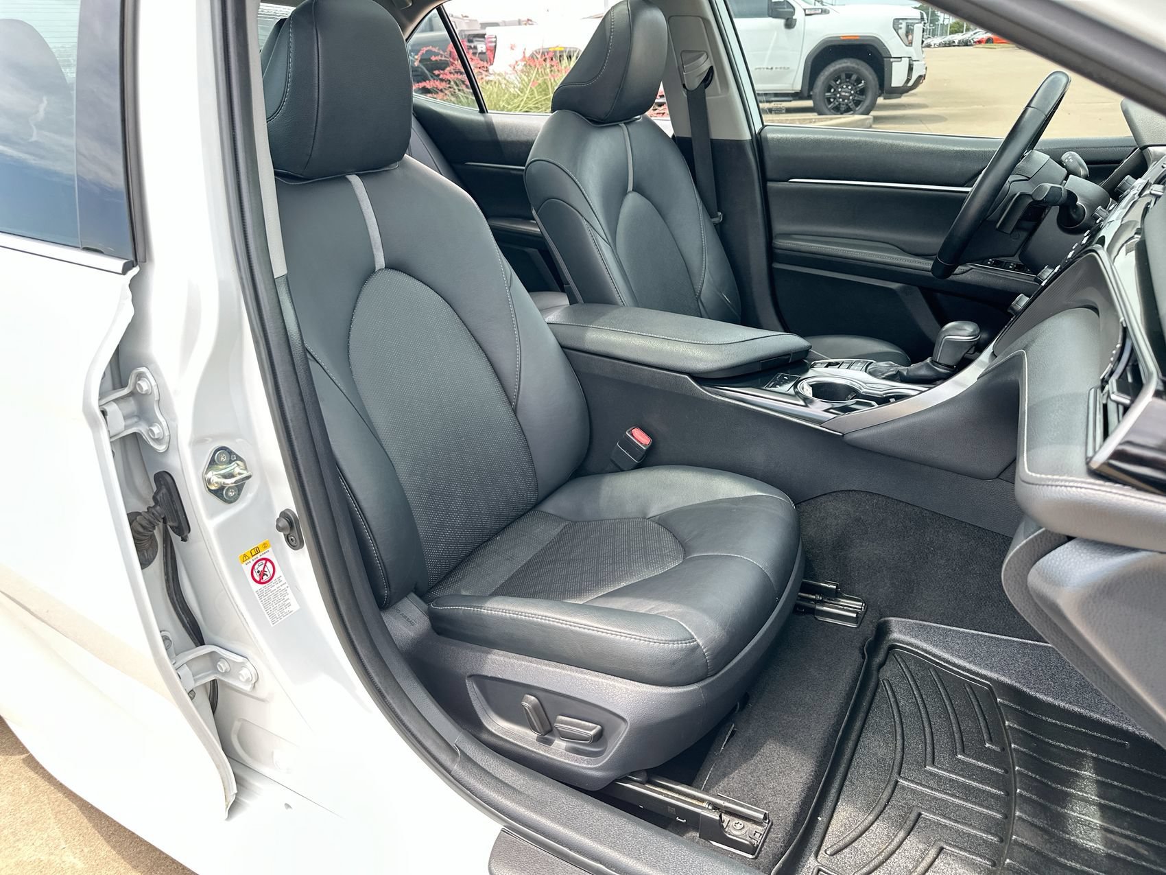 Used 2019 Pearl Toyota XSE image 23