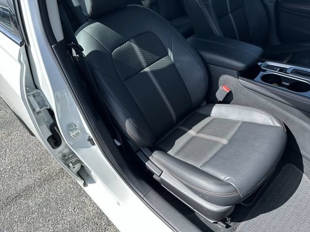 Used 2023 White Nissan 2.5 SR image 26