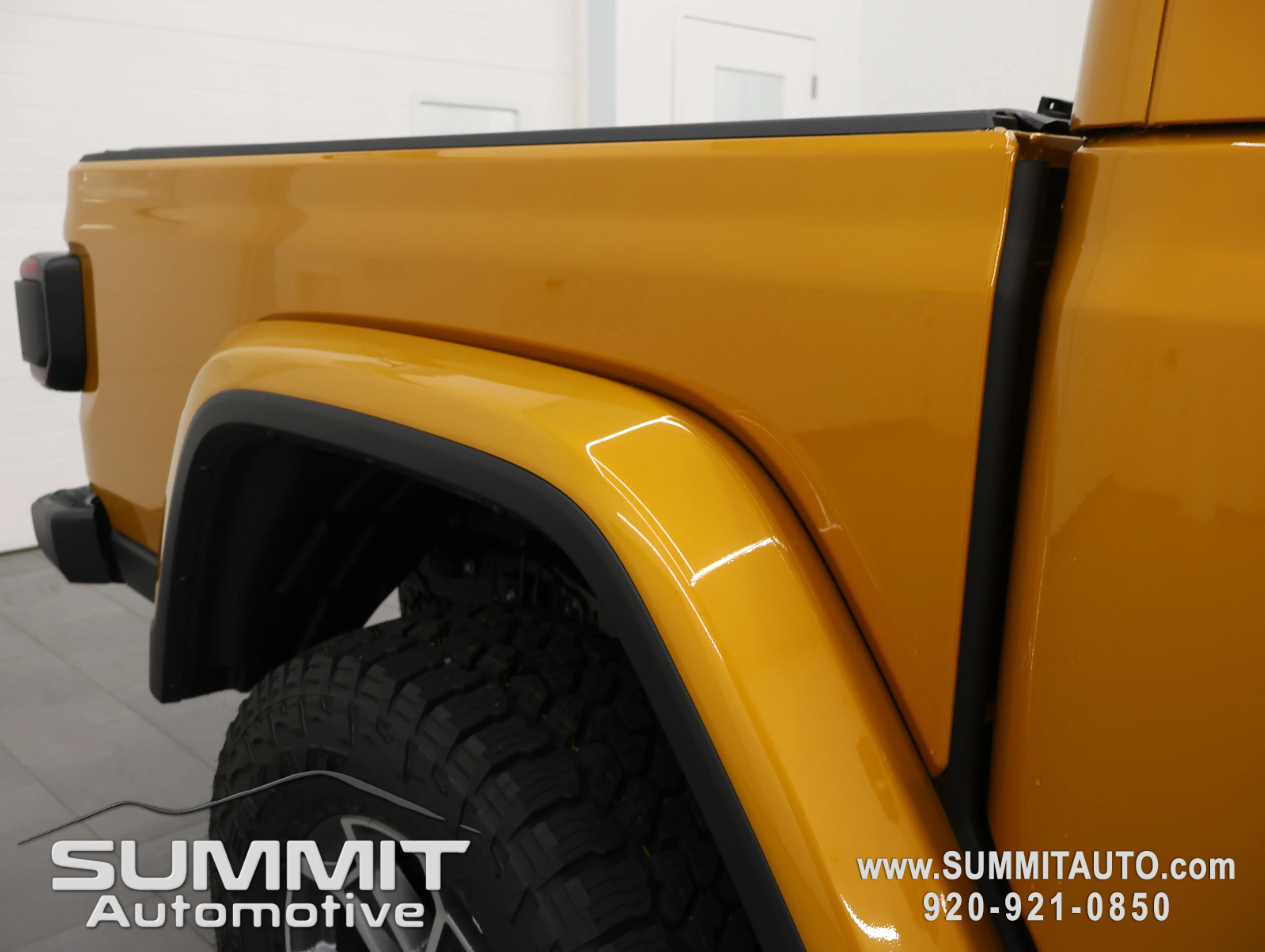 New 2026 Goldilocks Exterior Paint Jeep Mojave image 27