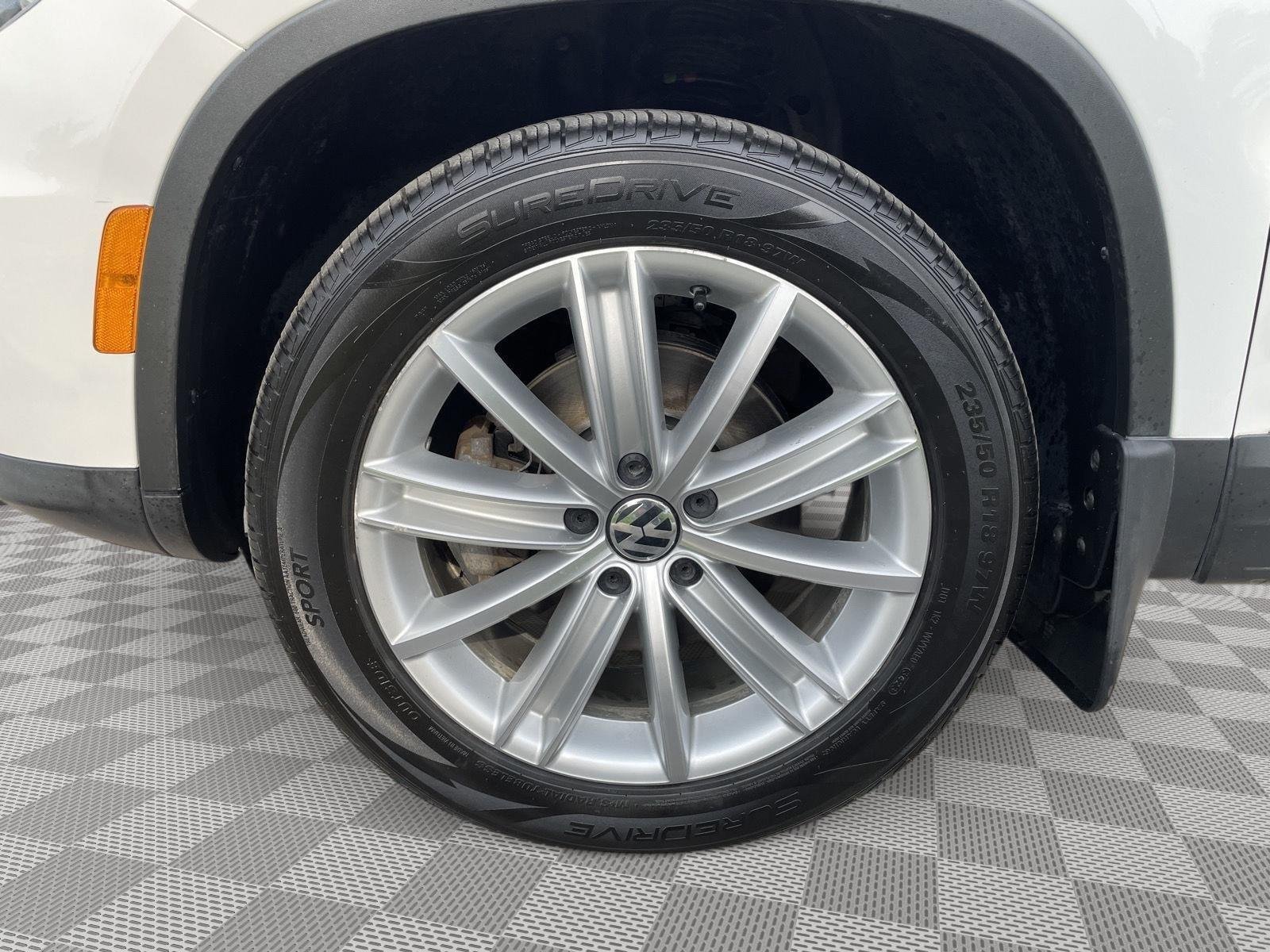 Used 2013 Candy White Volkswagen SE w/Sunroof & Nav image 8