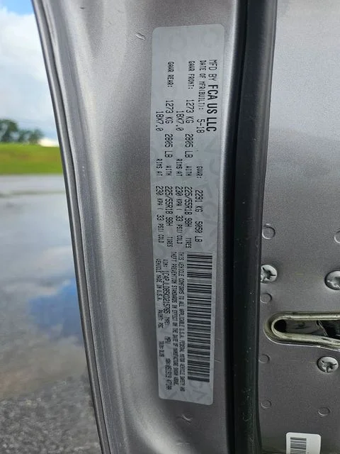 Used 2019 Silver Jeep Limited image 30