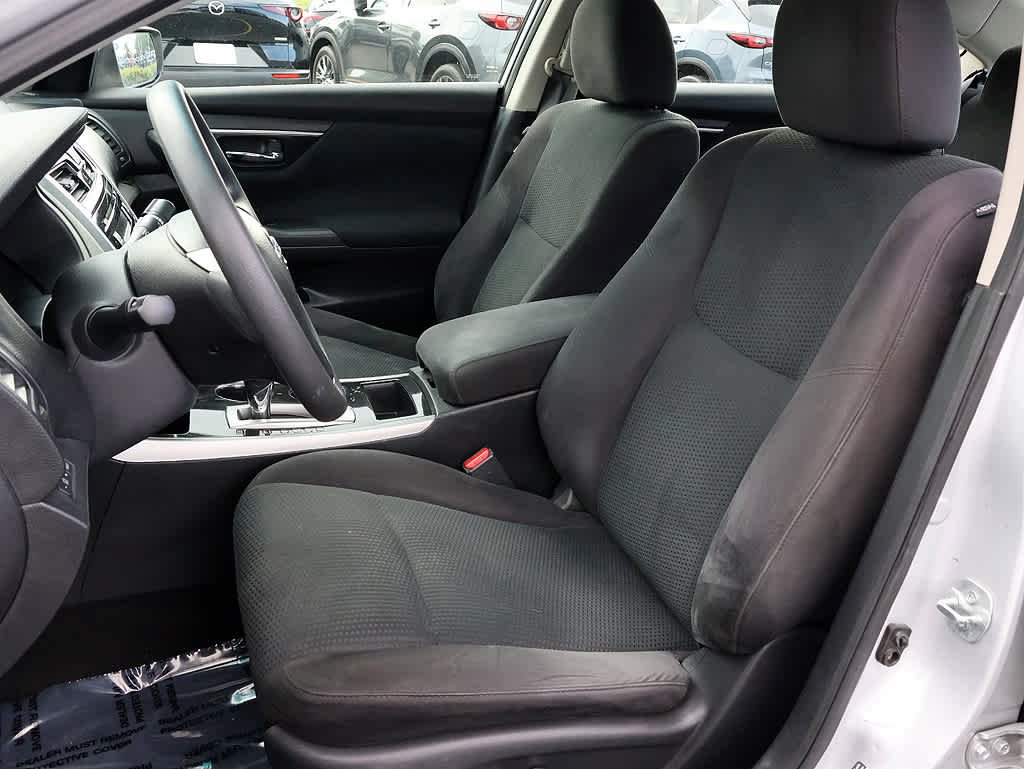 Used 2014 Brilliant Silver Metallic Nissan 2.5 S image 6