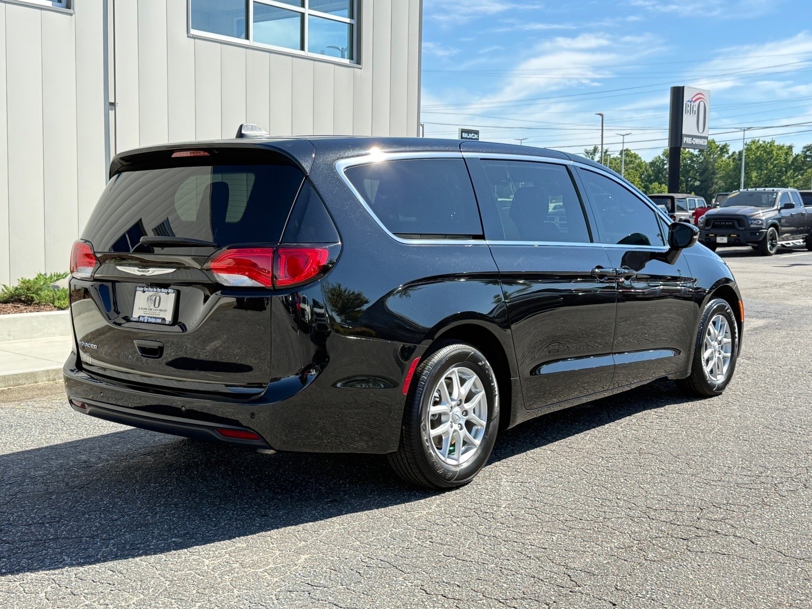 Used 2025 Diamond Black Crystal Pearl Coat Chrysler LX image 3