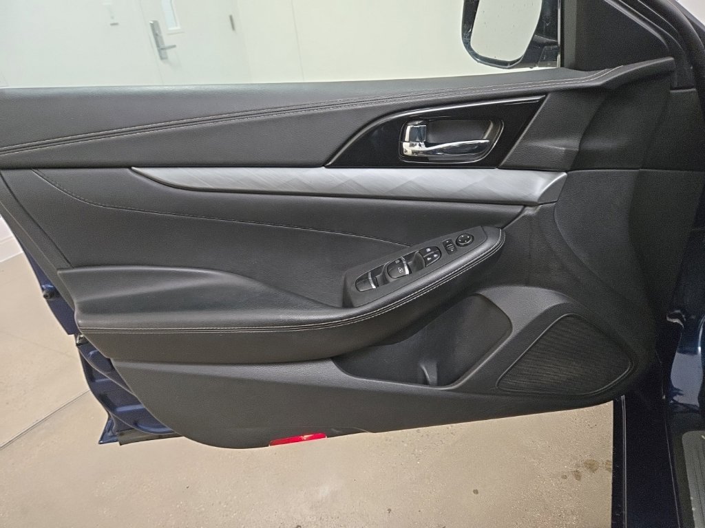 Used 2017 Deep Blue Pearl Nissan 3.5 SV image 20