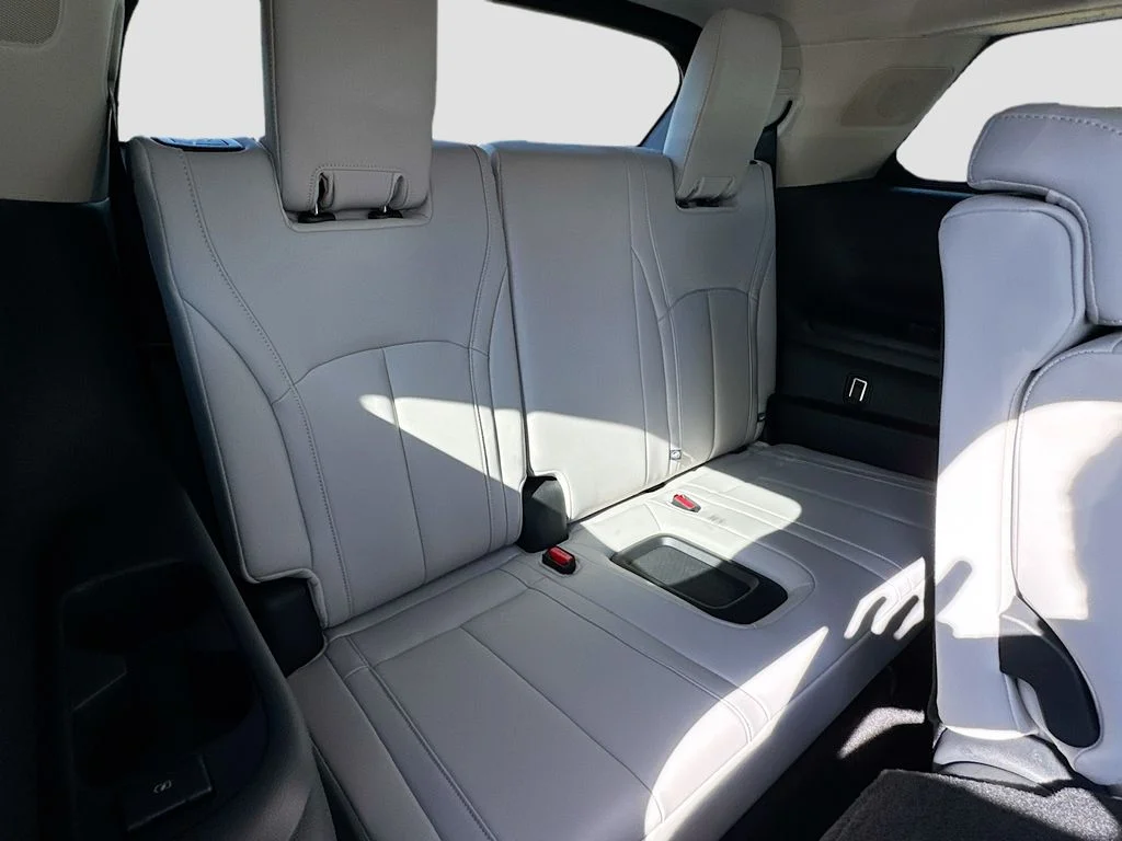 Used 2027 Black INFINITI LUXE image 30