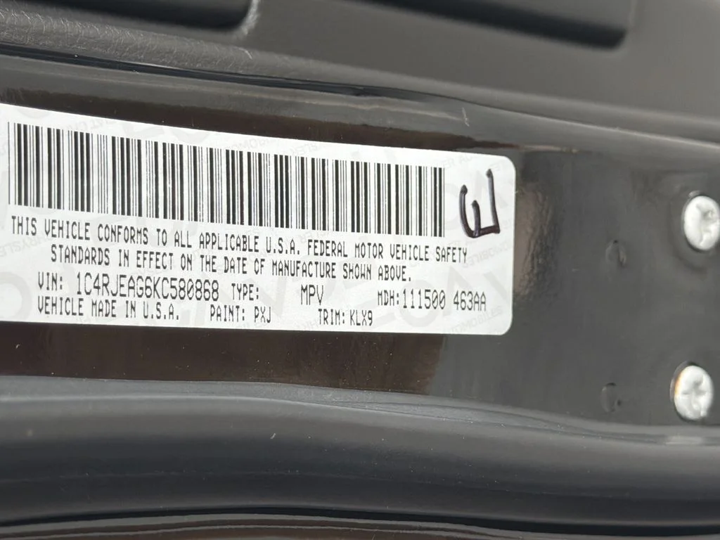 Used 2019 Black Jeep Altitude image 32