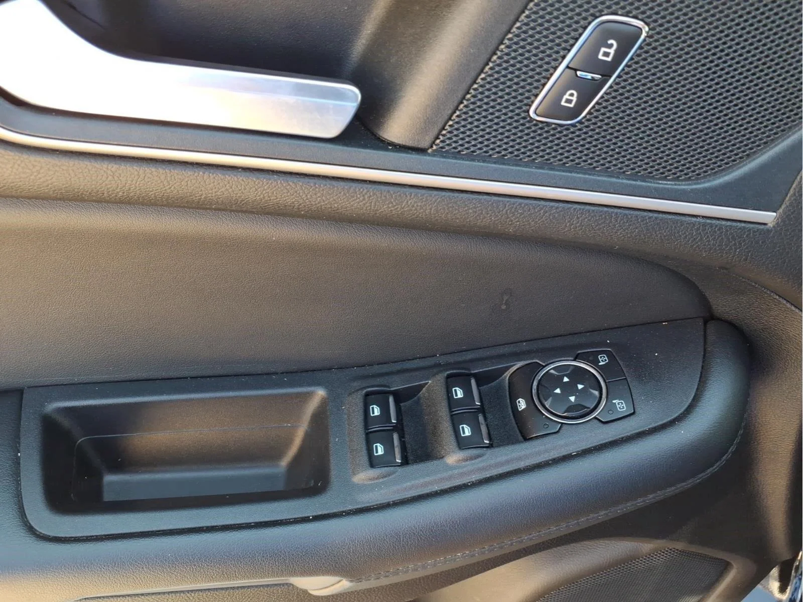 Used 2024 Agate Black Ford SEL image 18