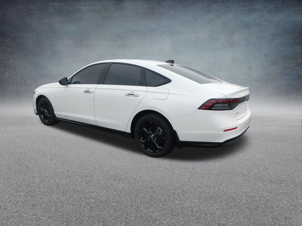 Used 2025 White Honda SE image 5