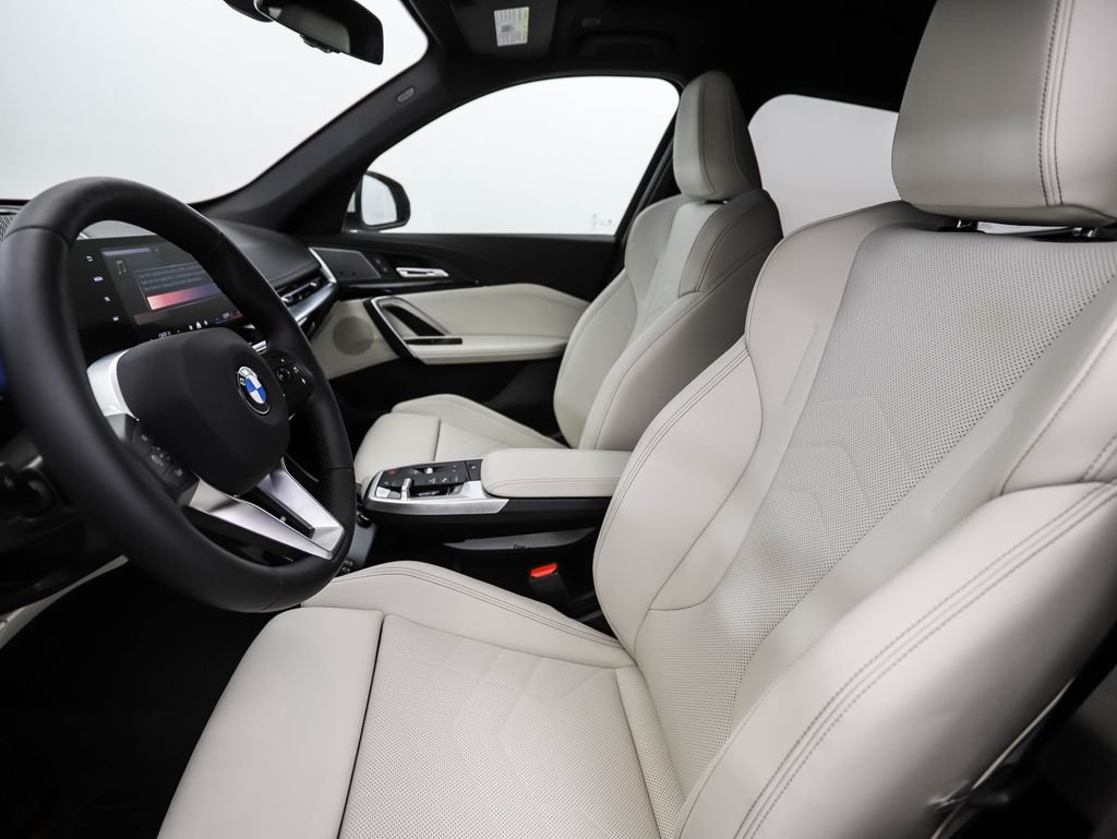 Used 2026 White Metallic BMW xDrive28i image 12
