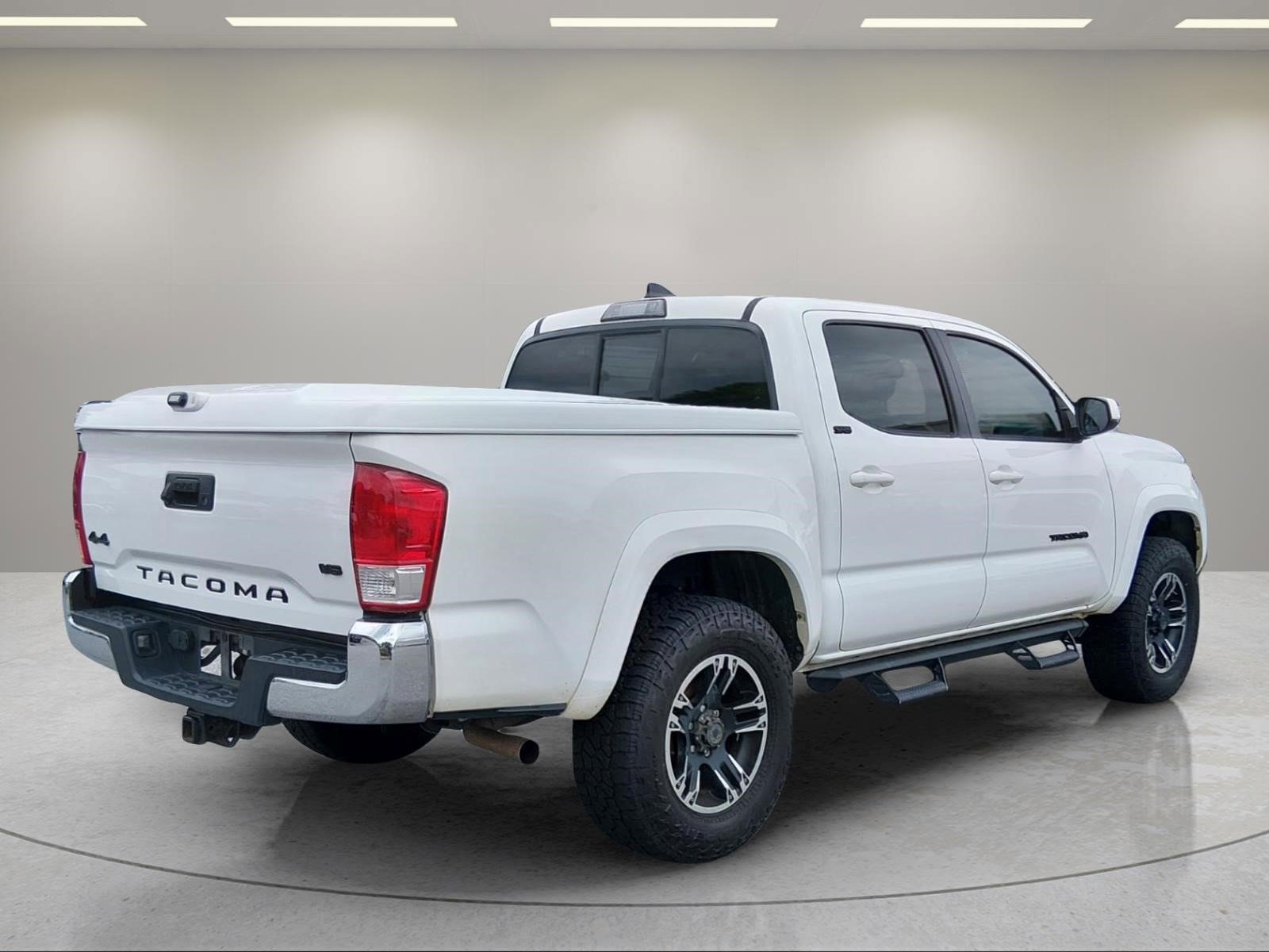 Used 2017 Super White Toyota SR5 image 5