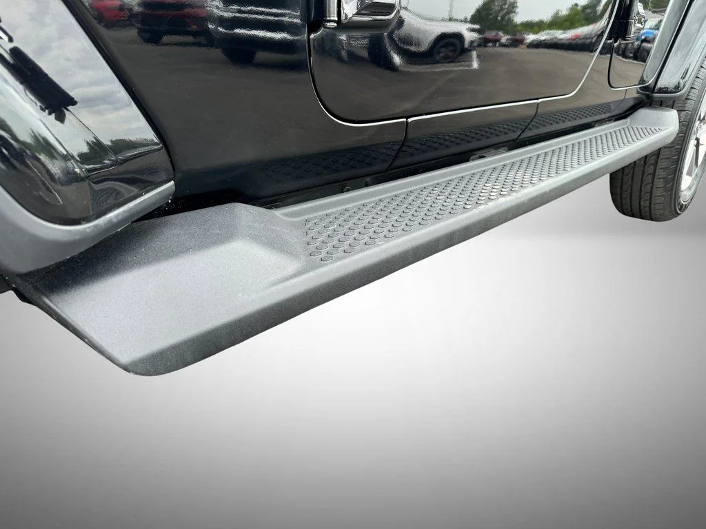 Used 2020 Black Jeep Unlimited Sahara image 18