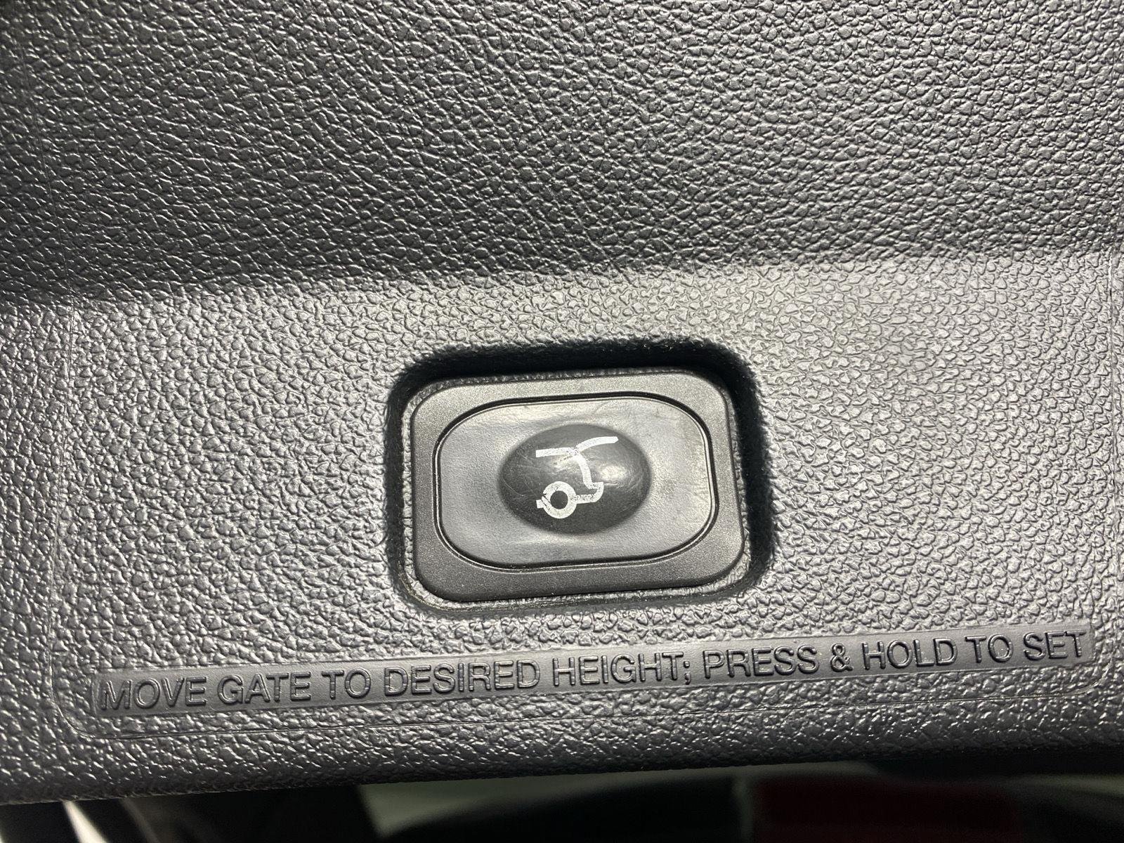 Used 2018 Shadow Black Ford XLT image 39