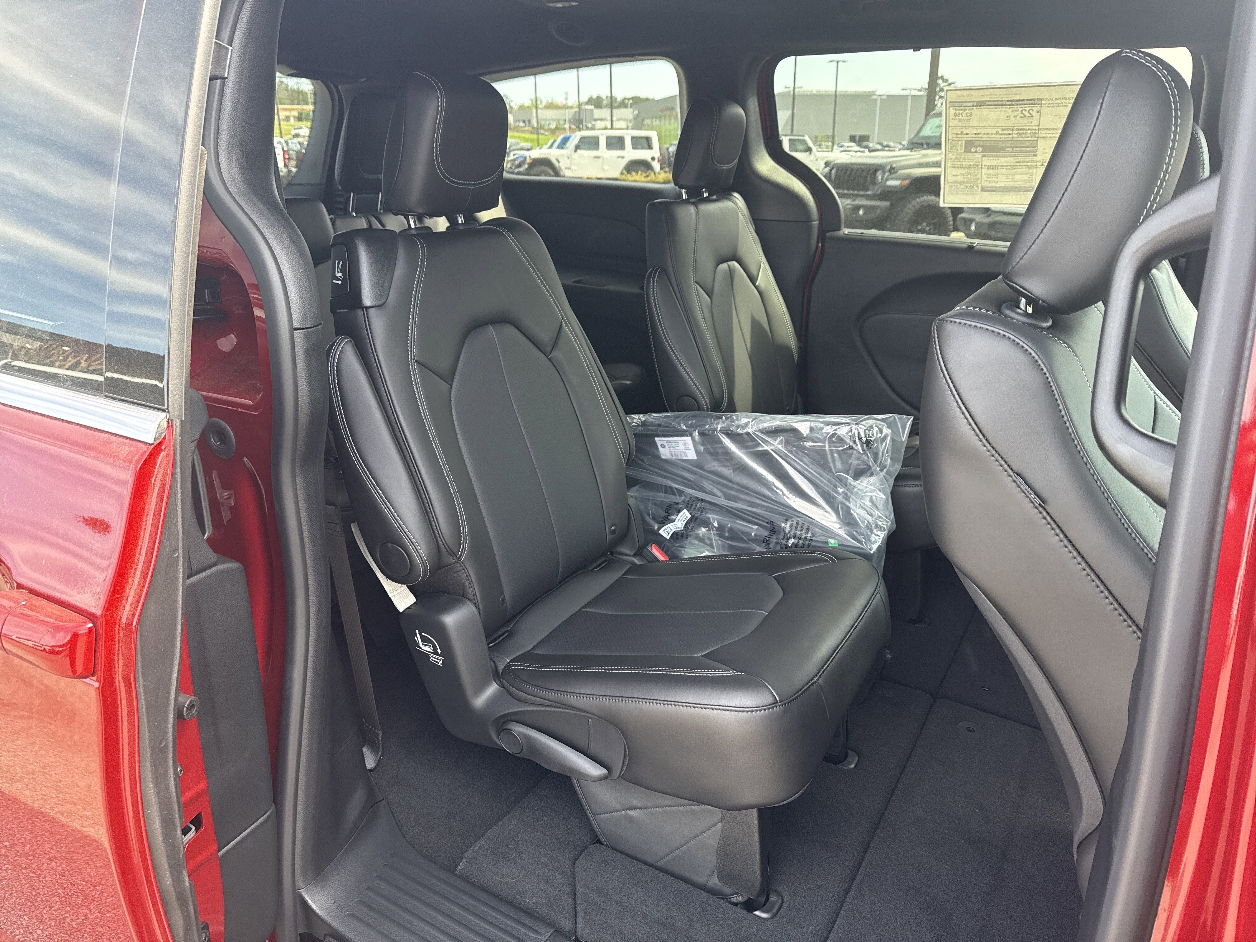 New 2026 Red Hot Pearl-Coat Exterior Paint Chrysler Select image 17