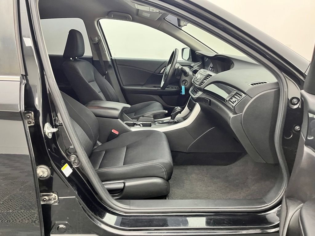 Used 2015 Alabaster Silver Metallic Honda Sport image 30